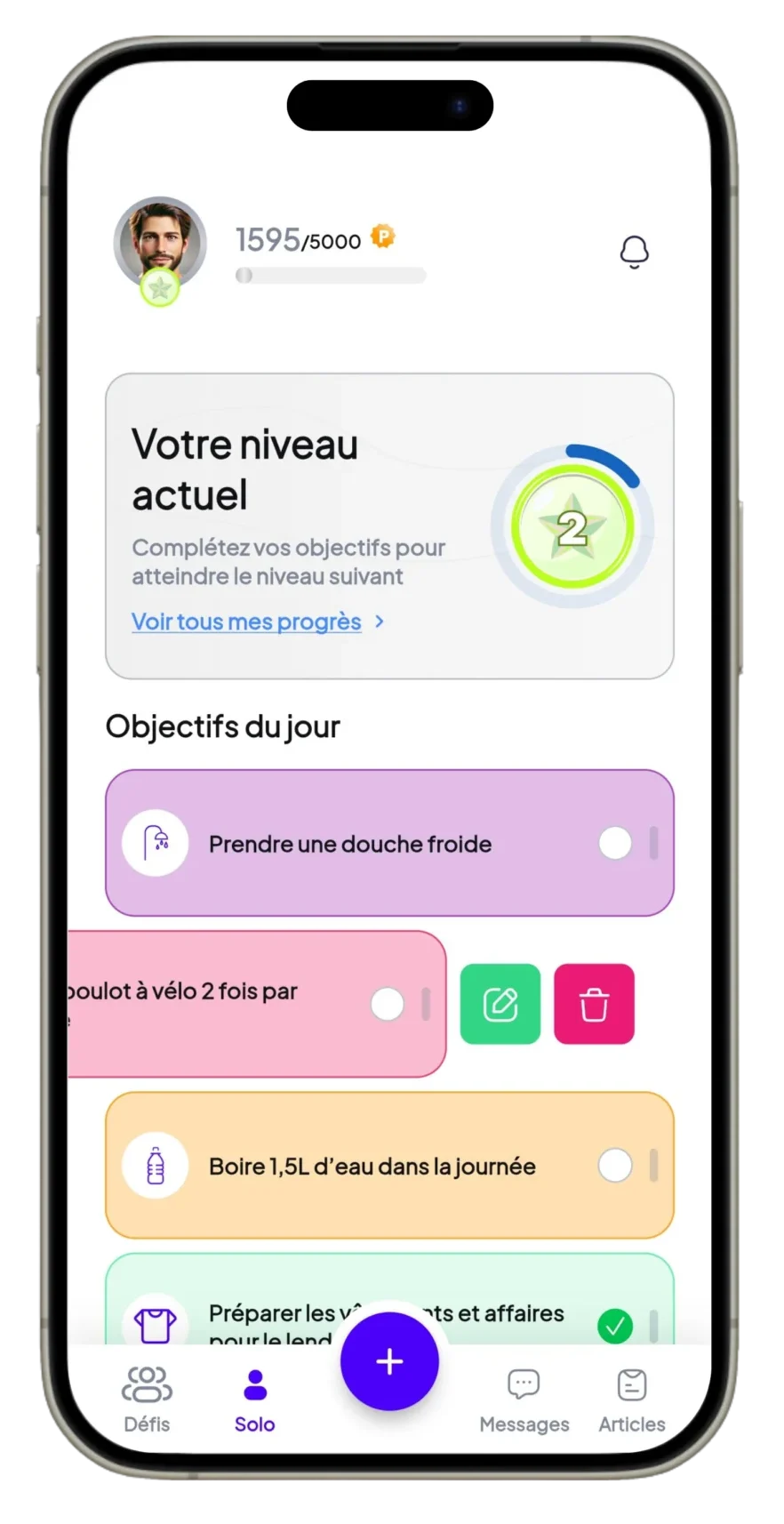 Capture d'écran de l'application de défis entre amis Hélios Method offrant des suggestions de défis et d'objectifs personnalisés sur un smartphone. L'interface présente des catégories telles que 'Bien-être Mental', 'Un esprit et un corps sain', et 'Renforcement Musculaire', avec une option pour créer un défi personnalisé. L'interface montre le niveau actuel de l'utilisateur, un badge de progression et une liste d'objectifs quotidiens, tels que prendre une douche froide et boire 1,5 litre d'eau dans la journée. Les sections sont colorées pour une meilleure visualisation.